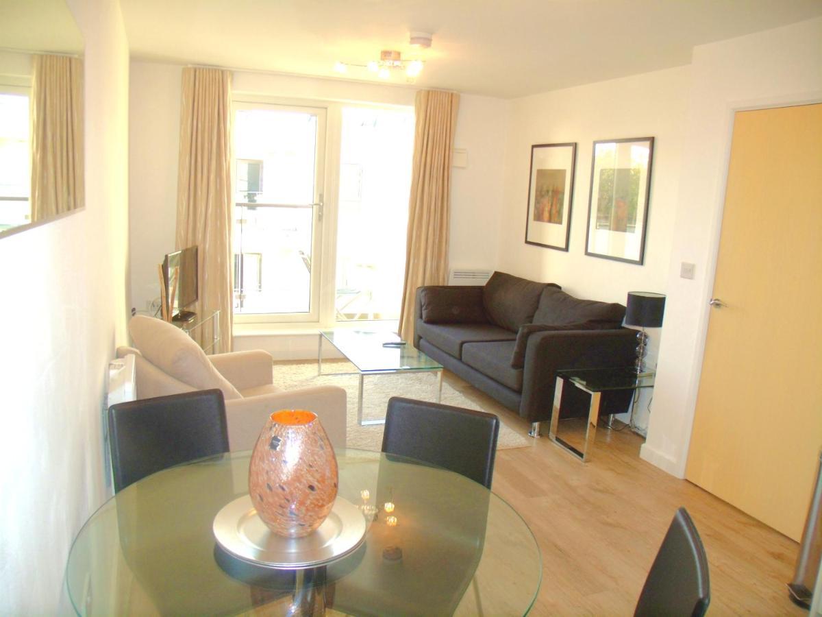 New Central Woking 1 And 2 Bedroom Apartments With Free Gym, Close To Train Station Exteriér fotografie