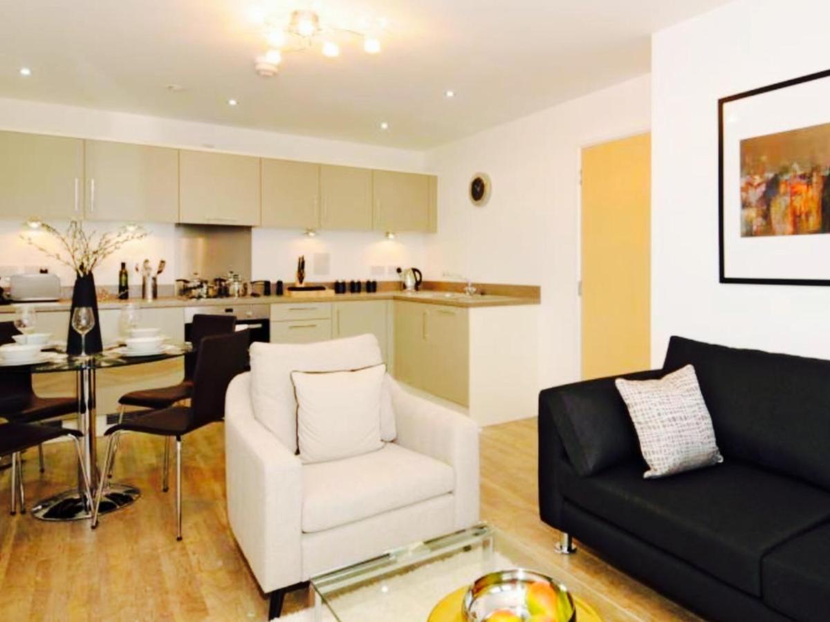 New Central Woking 1 And 2 Bedroom Apartments With Free Gym, Close To Train Station Exteriér fotografie