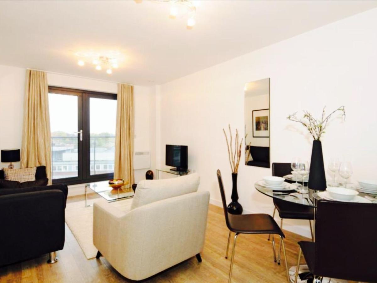 New Central Woking 1 And 2 Bedroom Apartments With Free Gym, Close To Train Station Exteriér fotografie