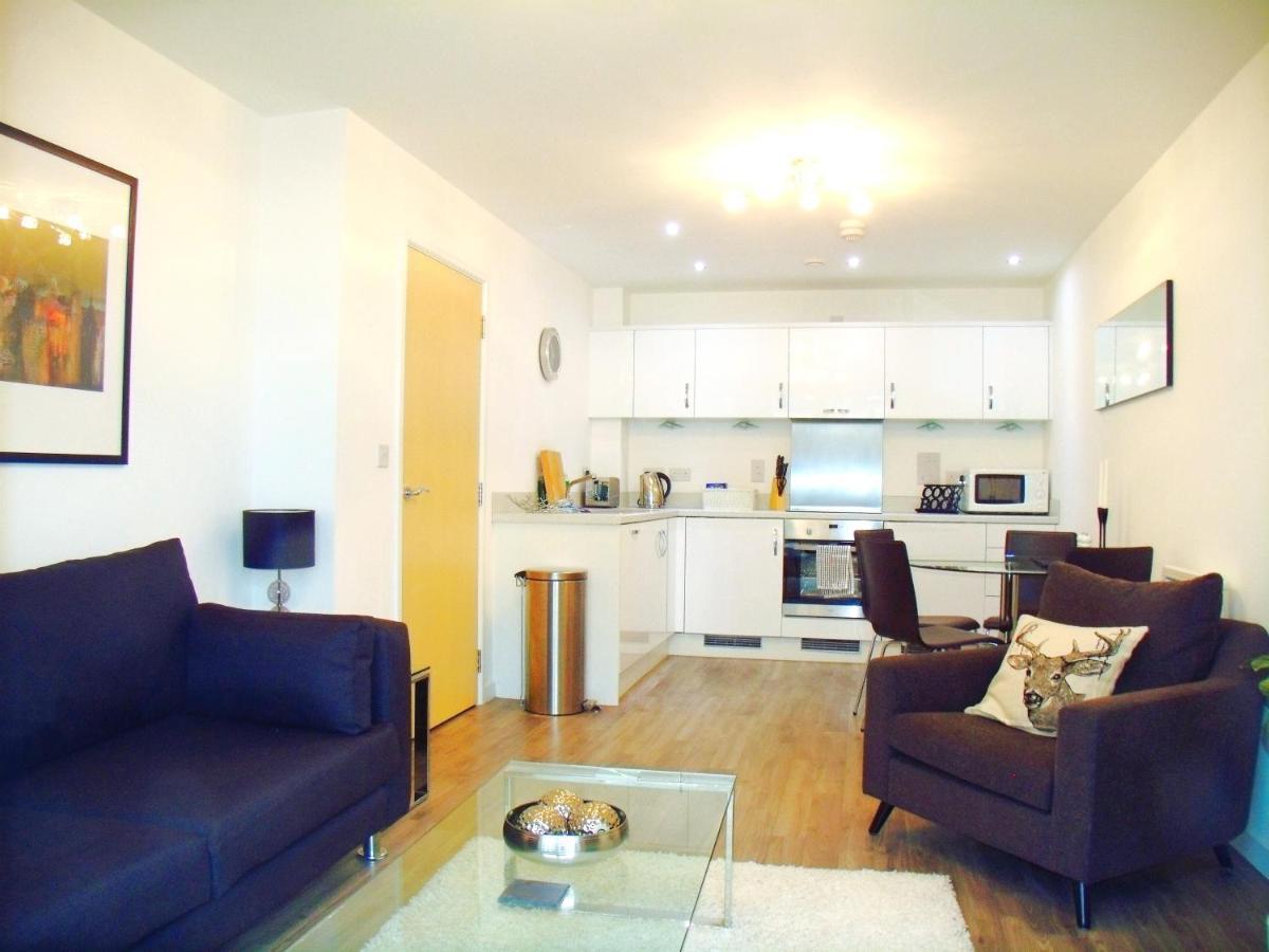 New Central Woking 1 And 2 Bedroom Apartments With Free Gym, Close To Train Station Exteriér fotografie