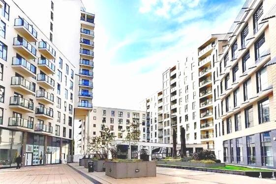 New Central Woking 1 And 2 Bedroom Apartments With Free Gym, Close To Train Station Exteriér fotografie